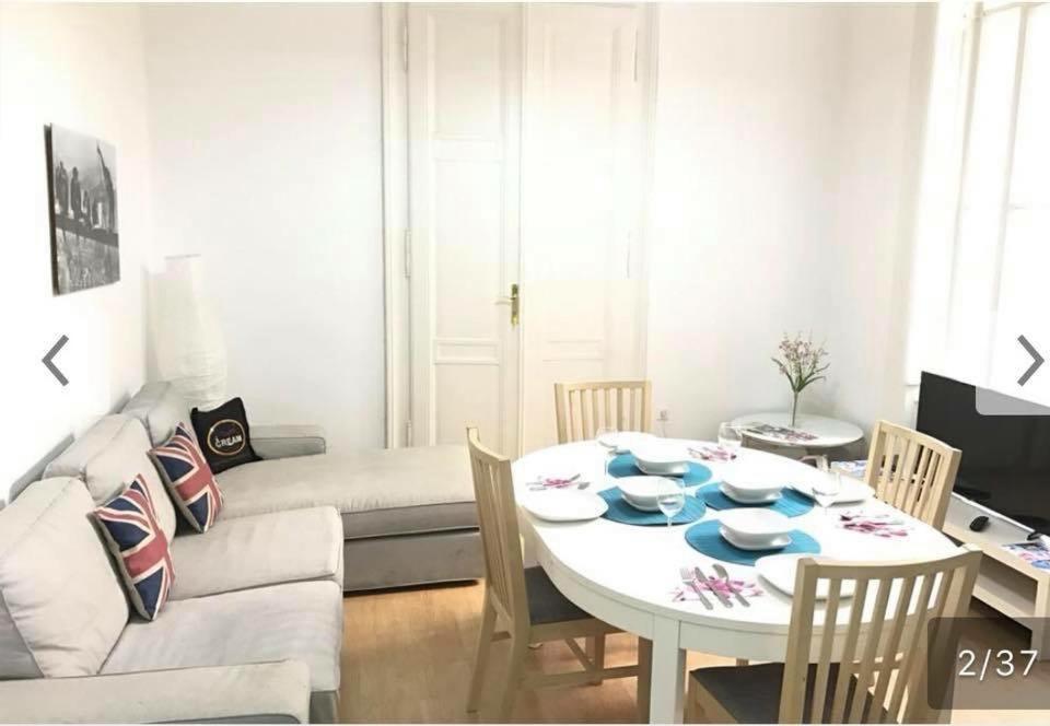 Astoria Metro Apartment Будапеща Екстериор снимка